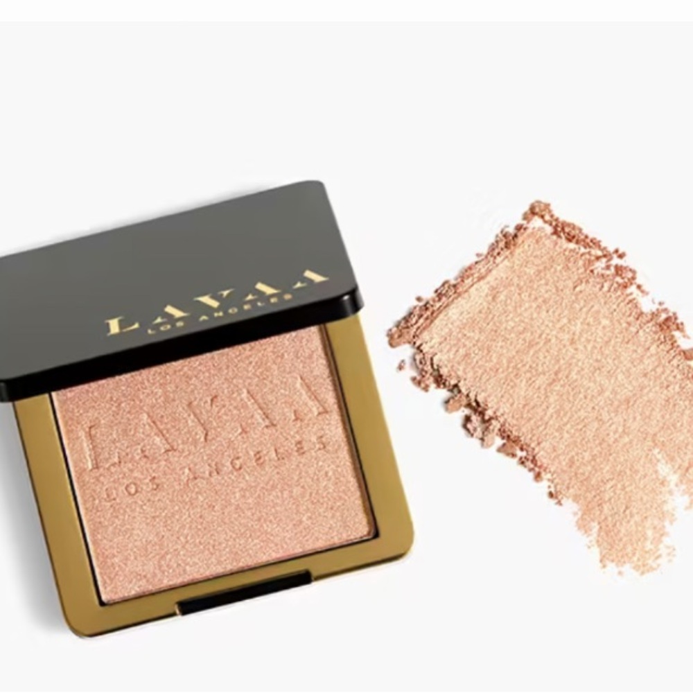 LAVAA BEAUTY Grand Glow Illuminator in ‘Gold’